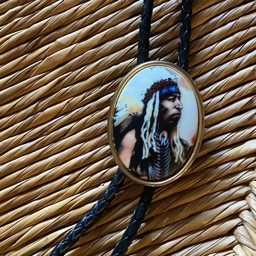 Feather Headdress Bolo Tie Native American Picture Western Cowboy